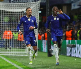 开云APP-豪门狂欢夜：马赛0-3利物浦 凯恩双响拜仁2-0升至第二 切尔西1-0|哈里·凯恩|帕福斯|罗斯|大卫路易斯|拜仁慕尼黑_新浪体育_新浪新闻